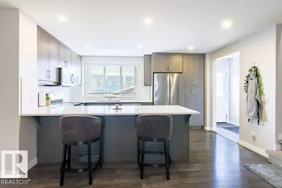 Interior photo 3 of 215 SOUTHFORK DR