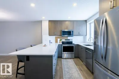 Interior photo 4 of 215 SOUTHFORK DR
