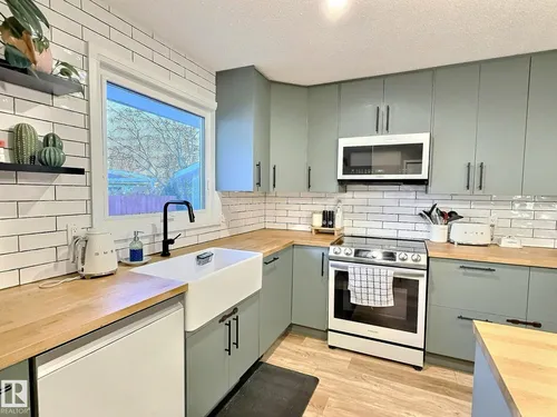 17119 82 AV NW, Edmonton - $419,900