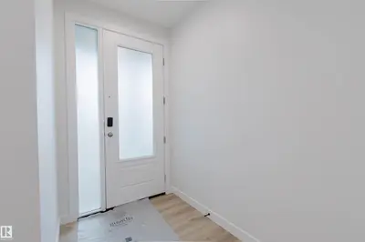 Interior photo 1 of 224 EDGEMONT GR NW