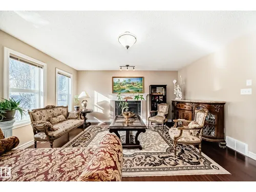 3711 163 AV NW, Edmonton - $588,000