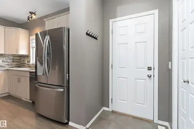 Interior photo 4 of 357 DESROCHERS BV SW