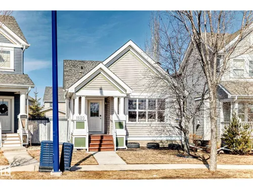 1520 70 ST SW, Edmonton - $485,000