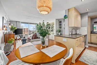 Interior photo 2 of #1605 11307 99 AV NW