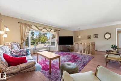 Interior photo 2 of 886 KNOTTWOOD RD S NW