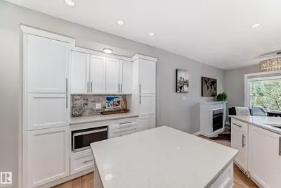 Interior photo 4 of 15724 72A ST NW