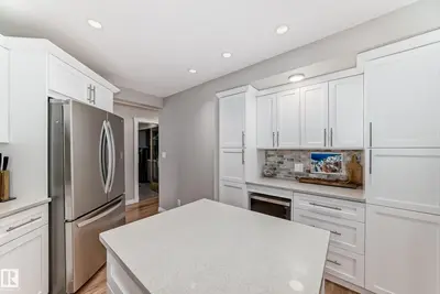 Interior photo 3 of 15724 72A ST NW