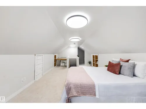 11421 68 ST NW, Edmonton - $339,900