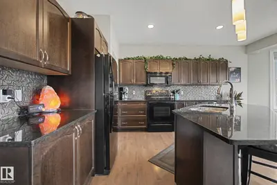 Interior photo 2 of 82 Dalquist BA