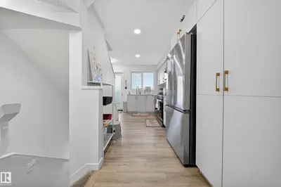 Interior photo 3 of #30 850 SECORD BV NW