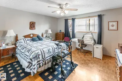 Interior photo 4 of 4611 Lakeshore DR