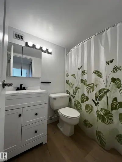 Interior photo 4 of #807 10011 116 ST NW