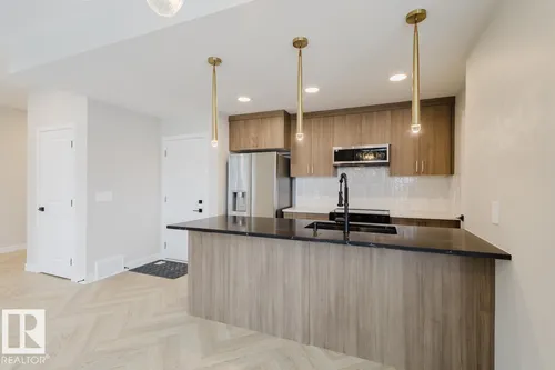 #4 16231 19 AV SW, Edmonton - $347,400