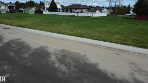 4520 50 AV, Warburg - $40,000