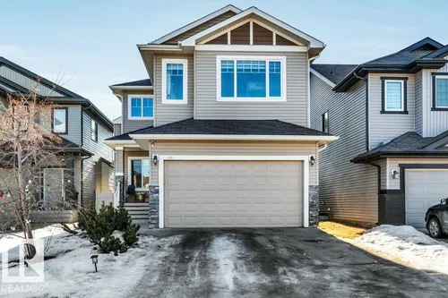 3235 16 AV NW, Edmonton - $659,800