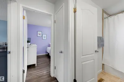 Interior photo 4 of 5502 52 ST