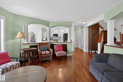 Interior photo 4 of 677 MEADOWVIEW CR S