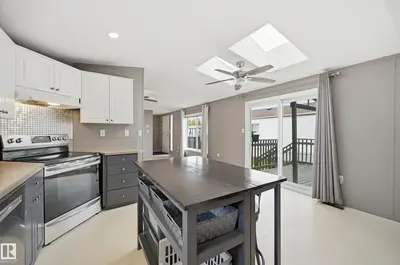 Interior photo 3 of 106 SPRINGFIELD CR
