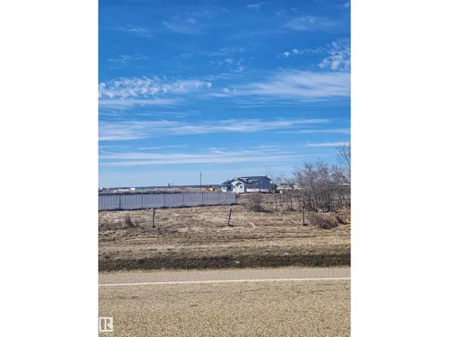 190013 15 HI, Rural Lamont County - $590,000