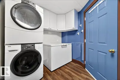 Interior photo 2 of 755 Lakeside DR