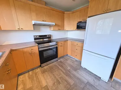 Interior photo 2 of 4422 49 AV