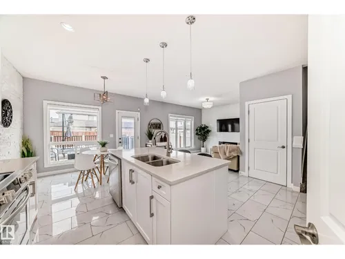 4419 38A ST, Beaumont - $549,900