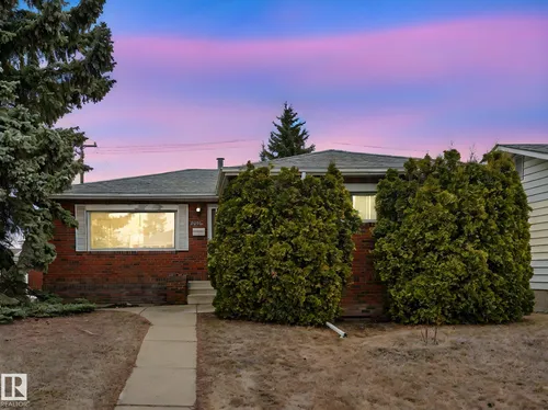 5904 84 AV NW, Edmonton - $439,900