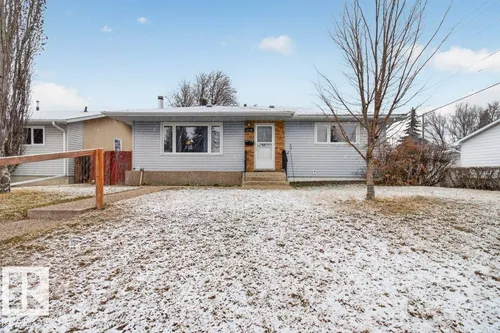 5216 89 AV NW, Edmonton - $429,900