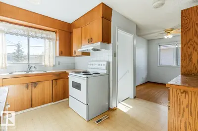 Interior photo 3 of 8507 52 ST NW
