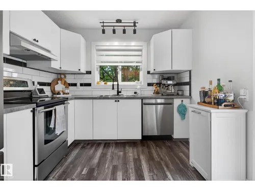 17404 95 ST NW, Edmonton - $414,000