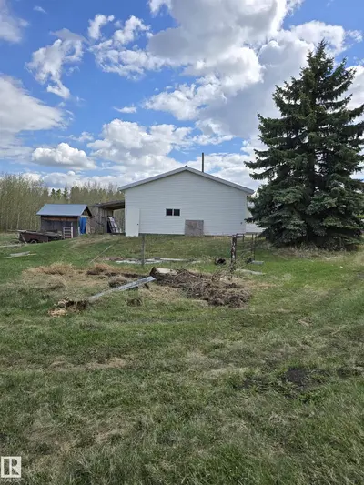 Interior photo 2 of 53559 Range rd 220