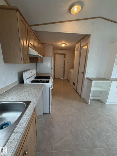 Interior photo 4 of 5031 52 ST