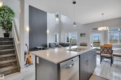Interior photo 2 of 140 Kingsbury CI