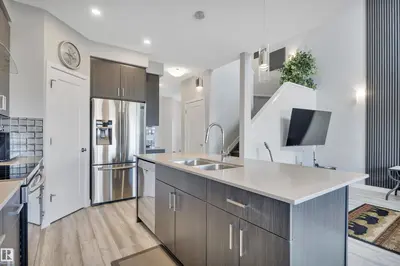 Interior photo 4 of 140 Kingsbury CI