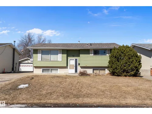 6736 31A AV NW, Edmonton - $399,890