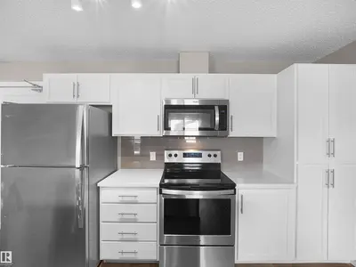 Interior photo 2 of #210 394 WINDERMERE RD NW