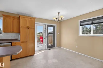 Interior photo 4 of 5204 55 Ave
