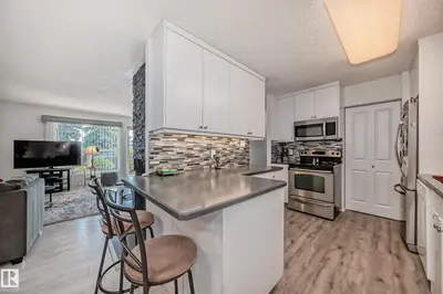 Interior photo 3 of 106 SURREY GARDENS GD NW