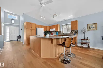 Interior photo 4 of 102 BRIDGEVIEW DR