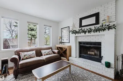 Interior photo 1 of 18 HUNTER CT