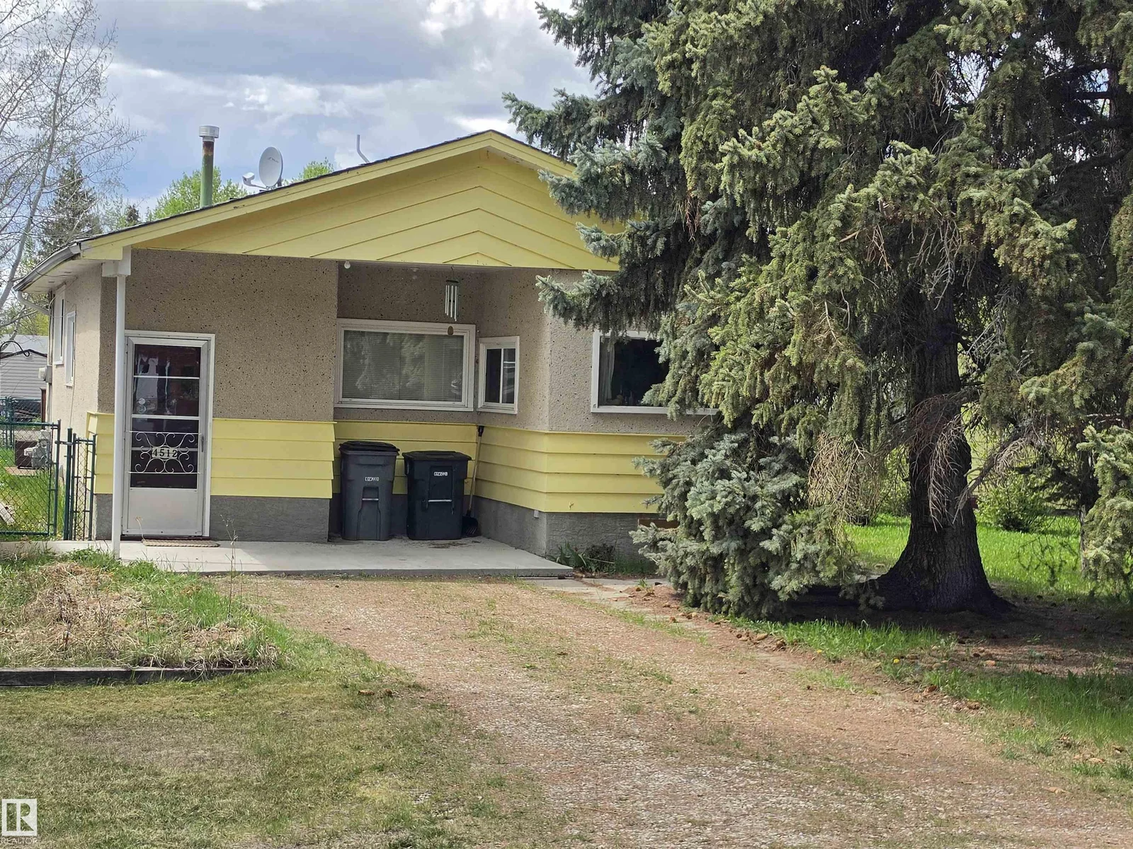 4512 45 AV, Rural Lac Ste. Anne County - 2 bedroom Detached Single Family for sale