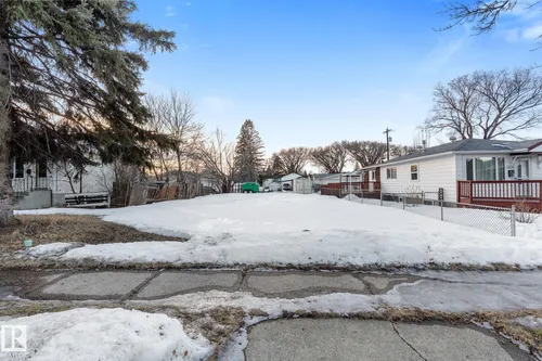 12122 45 ST NW, Edmonton - $289,900