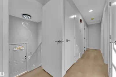 Interior photo 1 of 