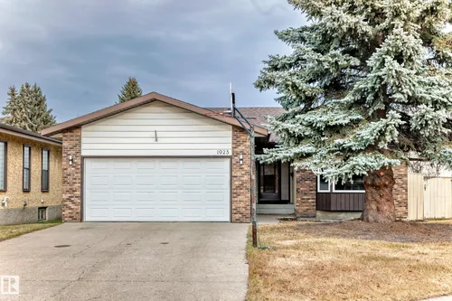 1923 52 ST NW NW, Edmonton - $480,000