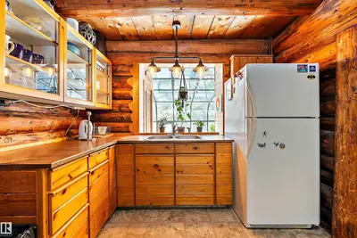 Interior photo 4 of 21056 TWP ROAD 465