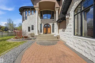 Interior photo 1 of 1004 HOLLANDS PT NW