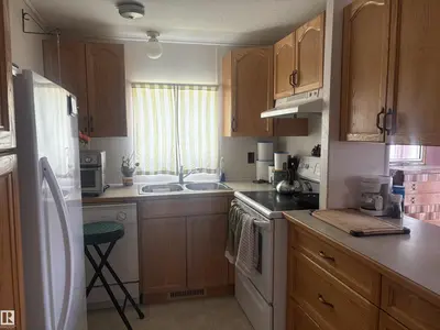 Interior photo 2 of 5212 50 ST