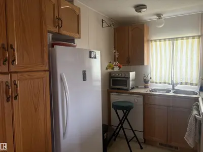 Interior photo 3 of 5212 50 ST