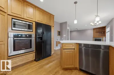 Interior photo 4 of 10 COLONIALE CO