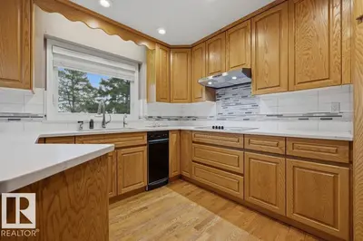 Interior photo 2 of 10 COLONIALE CO